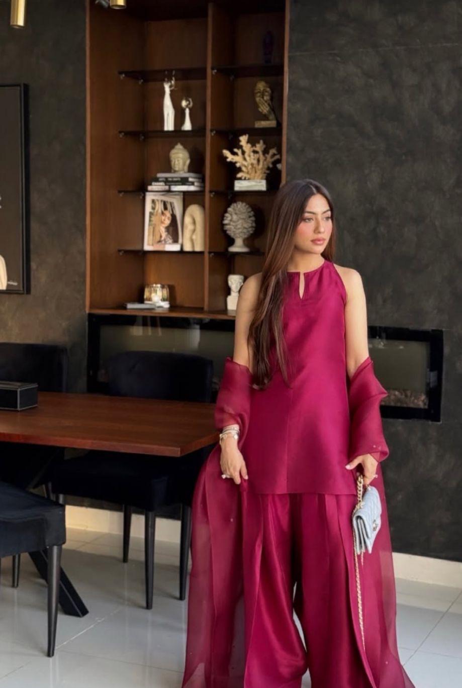 Elegant Farshi